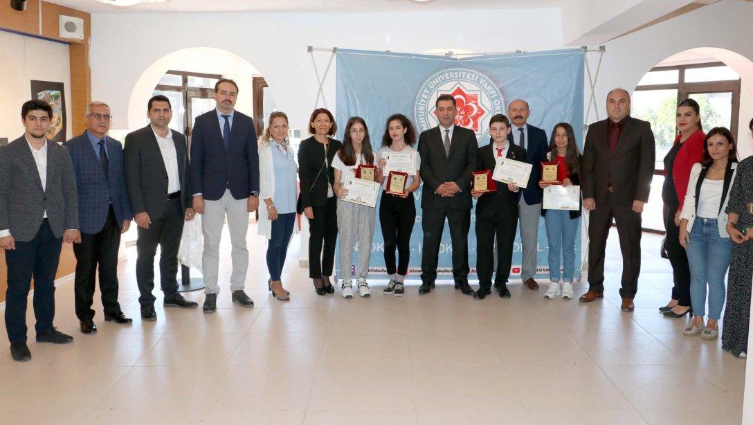 4 Eylül Sivas Kongresi'nin 100. Yılı Dolayısıyla Cumhuriyet Üniversitesi Vakfı Okullarınca, Ülke Genelinde Düzenlenen Resim Yarışmasında Dereceye Giren Öğrenciler Ödüllendirildi.
