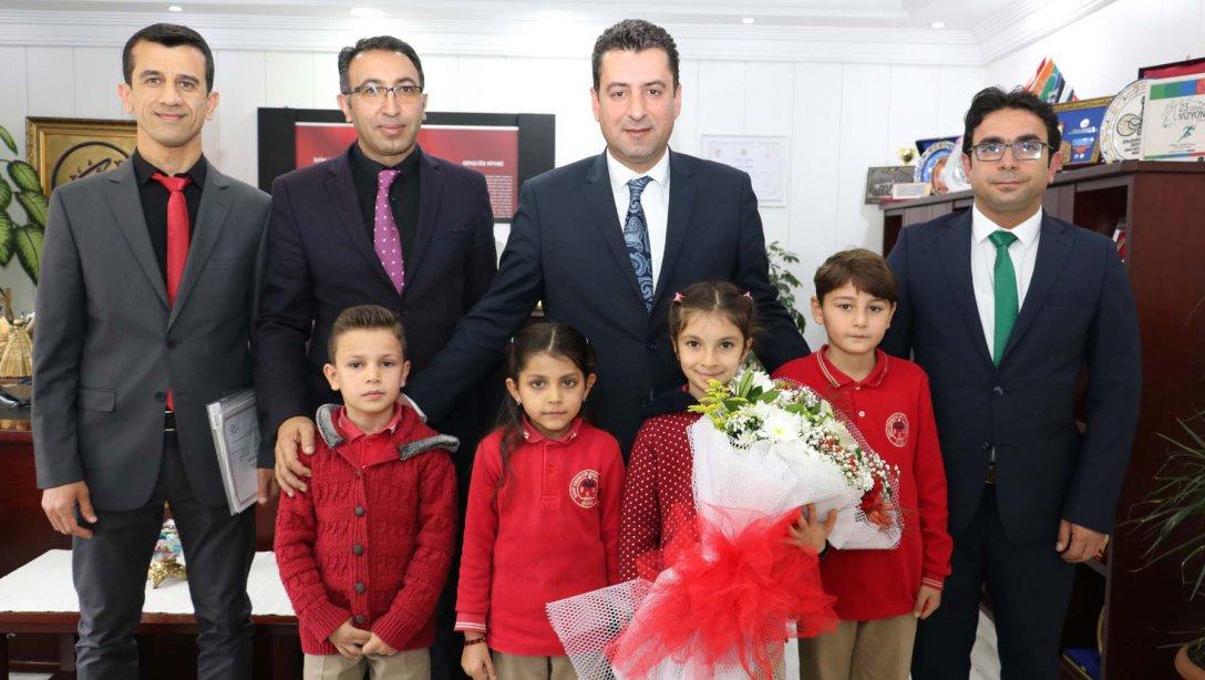 Şehit Ebubekir Ekinci İlkokulu Öğretmen ve Öğrencileri Milli Eğitim Müdürümüz Ebubekir Sıddık Savaşçı'yı Ziyaret Etti.