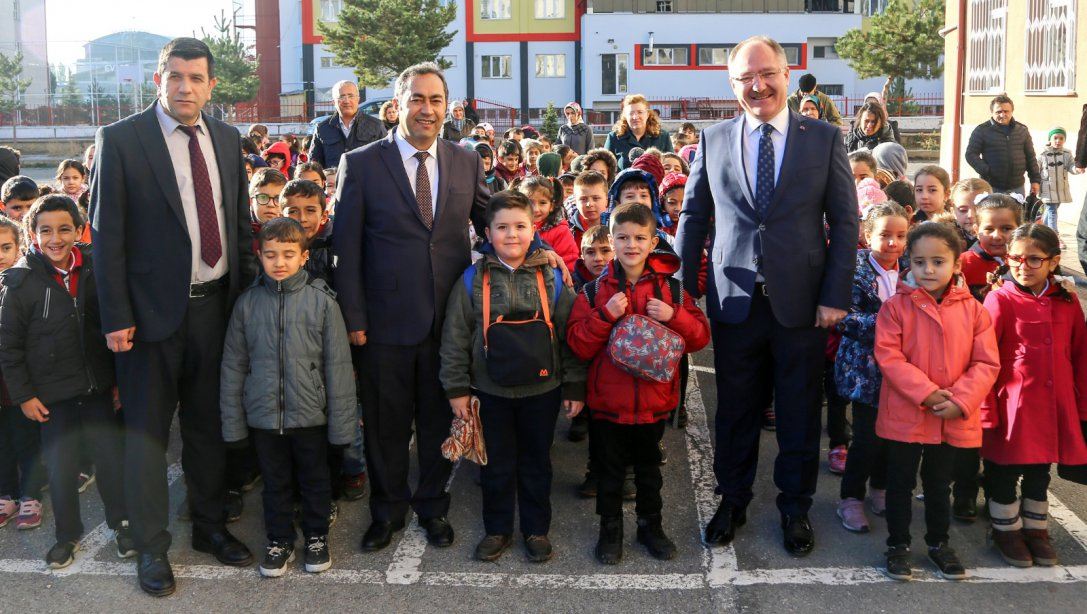 Sivas Belediye Başkanı Hilmi Bilgin, Yavuz Selim İlkokulu ve Ortaokulunu Ziyaret Etti.
