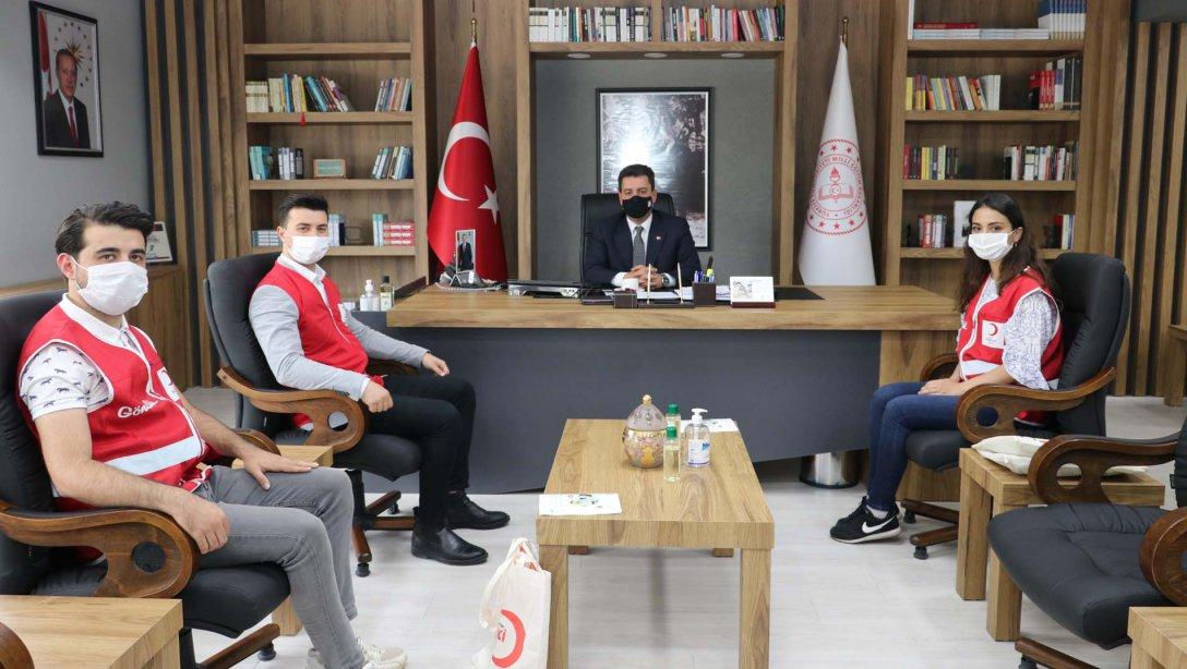 Genç Kızılay Sivas İl Başkanı Hüseyin Can Malçok, Milli Eğitim Müdürümüz Ebubekir Sıddık Savaşç'yı Ziyaret Etti.