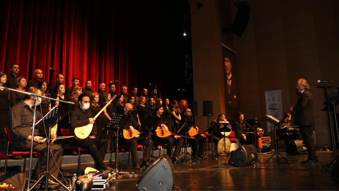 Öğretmenler Korosu, 24 Kasım Öğretmenler Günü dolayısıyla konser verdi.