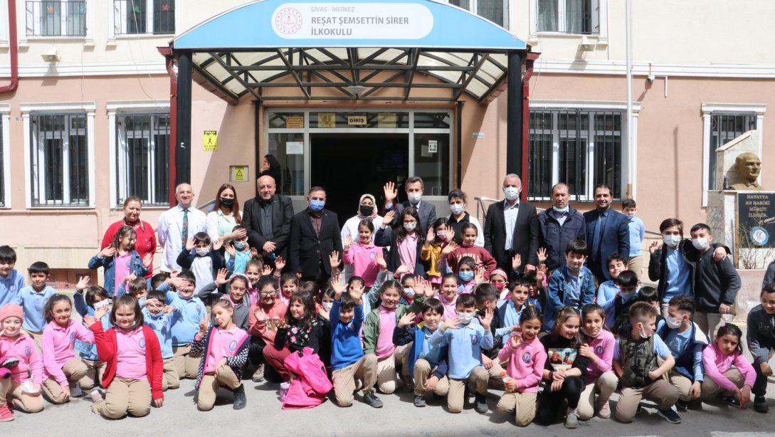 Millî Eğitim Müdürümüz Ergüven Aslan, Reşat Şemsettin Sirer İlkokulunu ziyaret ederek, öğretmenlerle bir araya geldi.   