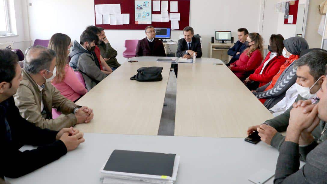 Millî Eğitim Müdürümüz Ergüven Aslan, Karşıyaka Mesleki ve Teknik Anadolu Lisesini ziyaret etti.