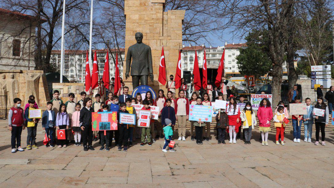 23 Nisan Ulusal Egemenlik ve Çocuk Bayramı kapsamında Atatürk Anıtı'na Çelenk Sunma Töreni düzenlendi.