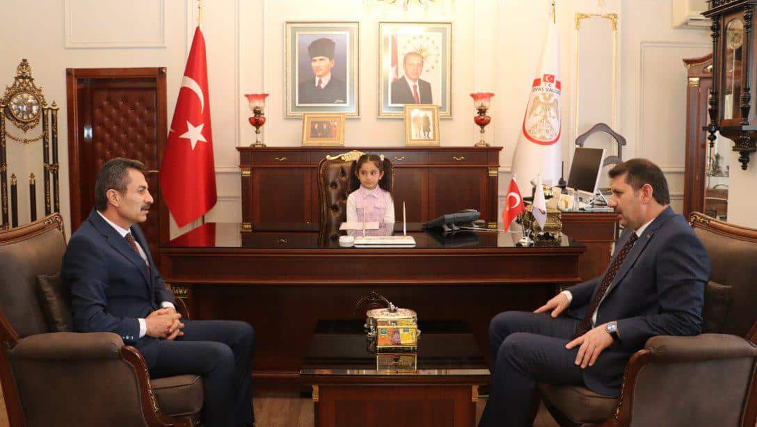 23 Nisan Ulusal Egemenlik ve Çocuk Bayramı'nda temsili Sivas Valisi, Demirçelik İlkokulu 2/A sınıfı öğrencisi Fatma Gül Kaya oldu.