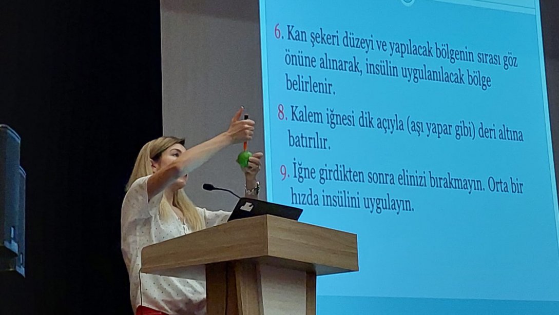 Sivas'ta Temel Eğitimde 10.000 Okul Projesi kapsamındaki diyabetli öğrencilerin öğretmenlerinin de katılım sağladığı 