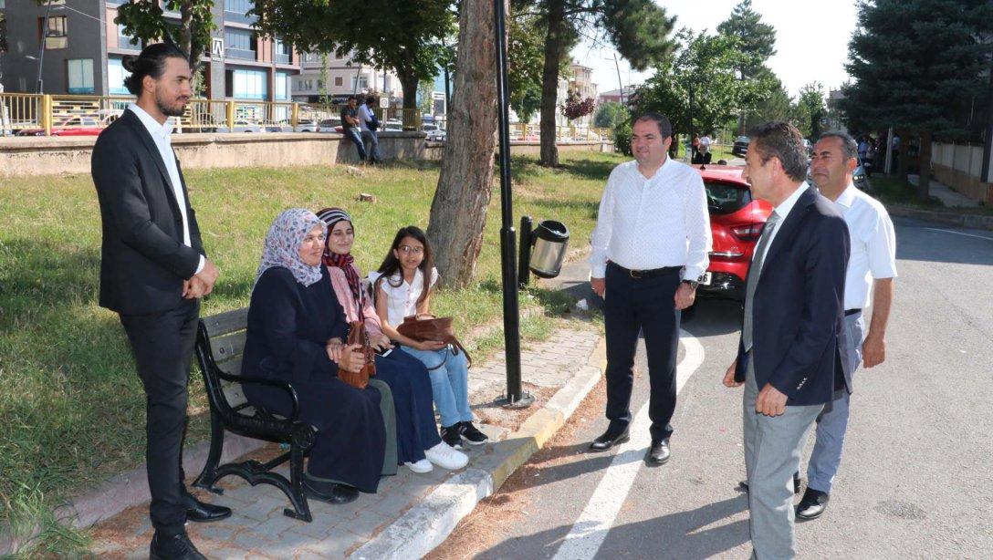 Millî Eğitim Müdürümüz Ergüven Aslan, 2022 Yılı Sözleşmeli Öğretmen Alımı Sözlü Sınavına Sivas'ta katılan öğretmen adaylarını ziyaret ederek başarılar diledi.