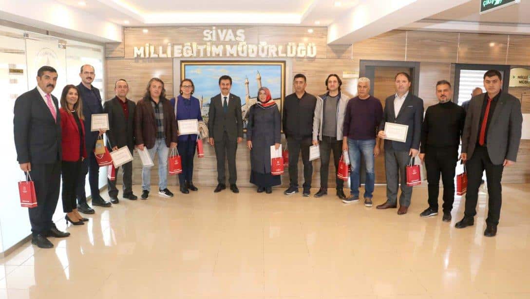 MEB ÖYGM tarafından yürütülen; Öğretmen ve Yönetici Hareketliliği hizmet içi eğitim programı kapsamında iyi uygulama örneklerini incelemek için İstanbul'dan gelen okul idarecileri, Millî Eğitim Müdürümüz Ergüven Aslan'ı ziyaret etti.