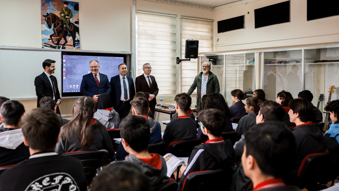 Belediye Başkanı Hilmi Bilgin, Müdür Vekilimiz Dursun Yıldırım ile birlikte Atatürk Anadolu Lisesini ziyaret etti.
