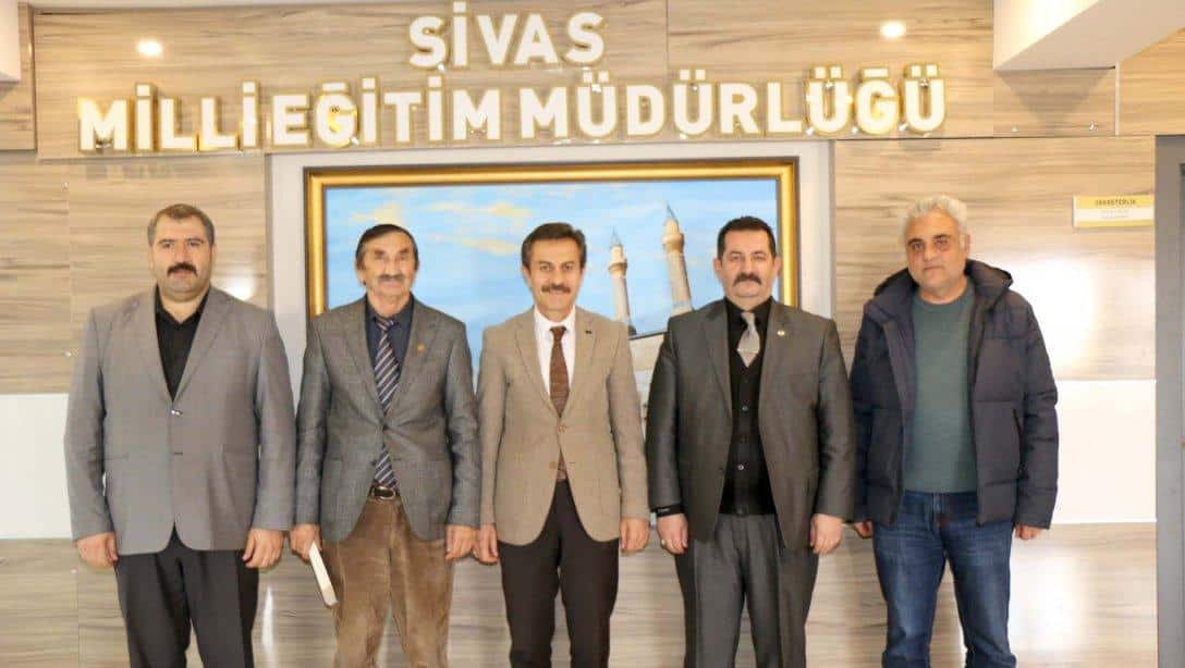 Sivas Gazeteciler Cemiyeti Başkanı Hakan Sezerer, Başkan Yardımcısı İsmail Dursun ve Genel Sekreter Osman Nuri Kesici ile birlikte Millî Eğitim Müdürümüz Ergüven Aslan'ı ziyaret etti.