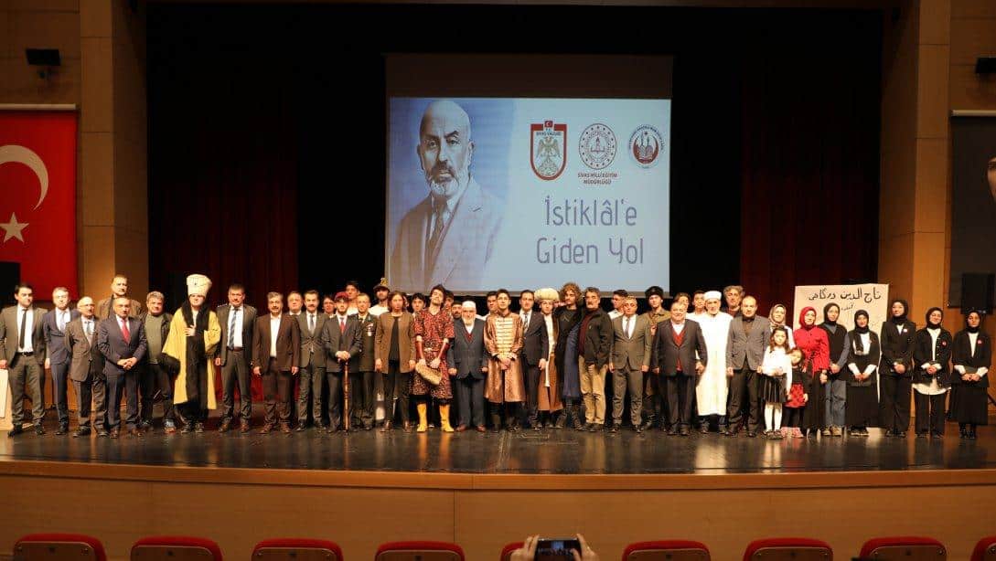 Sivas'ta İstiklal Marşı'nın Kabulünün 102. Yıldönümü ve Mehmet Akif Ersoy'u Anma Günü dolayısıyla program düzenlendi.