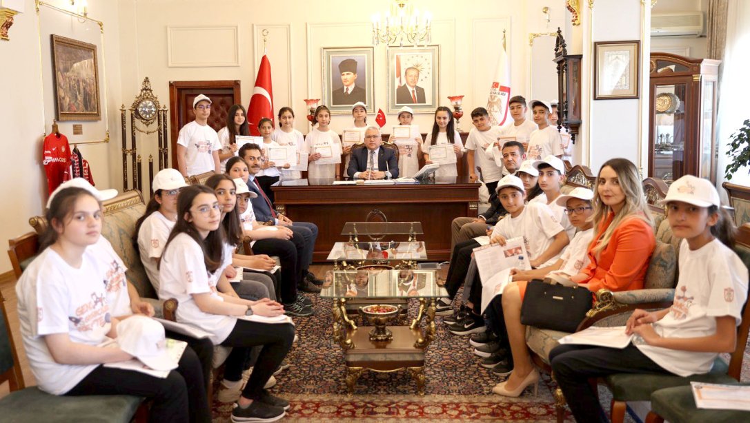 Yahya Kemal Ortaokulu öğrencileri, Sivas Valiliği Strateji ve Ar-Ge Birimi (SARGEB) tarafından HEDEF Projesi kapsamında hayata geçirilen; 