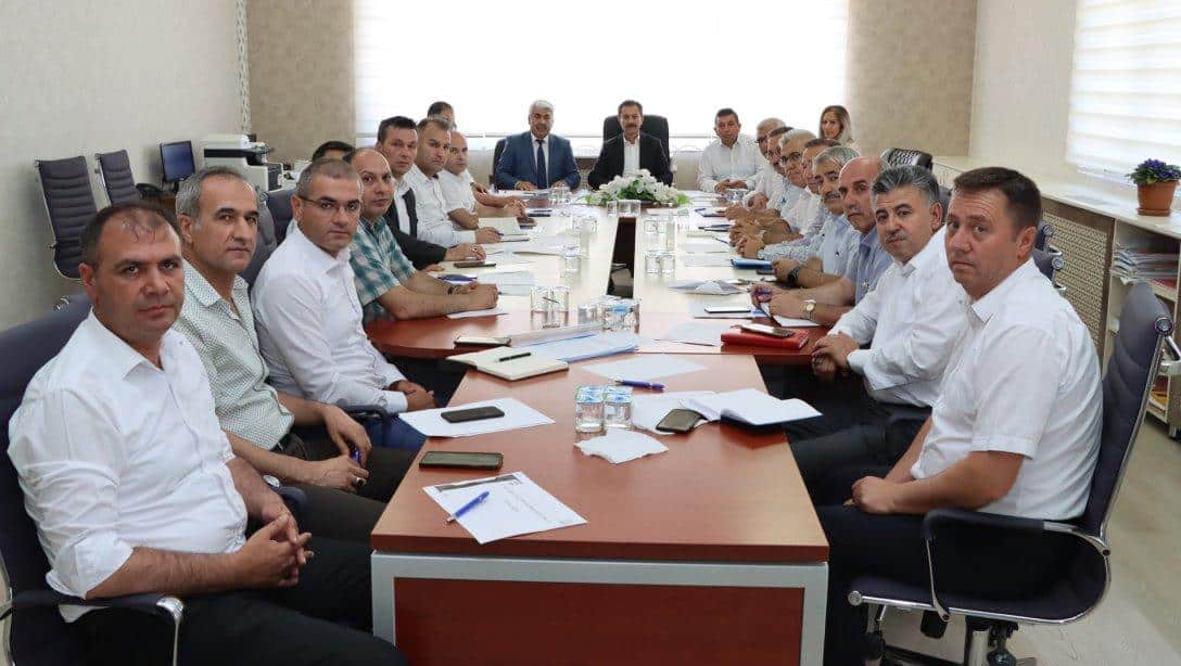 İlçe Millî Eğitim Müdürleri Kurulu Toplantısı Millî Eğitim Müdürümüz Ergüven Aslan'ın başkanlığında Gürün'de gerçekleştirildi.
