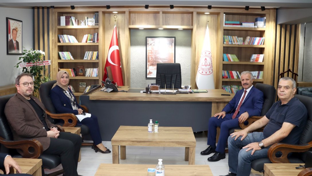 AK Parti Sivas Milletvekili Rukiye Toy, AK Parti İl Başkan Vekili Hakan Tartar, İl Başkan Yardımcıları; Vedat Sunkur, Mustafa Koçu ve Tuğba Genç ile birlikte Millî Eğitim Müdürümüz Necati Yener'i makamında ziyaret etti.