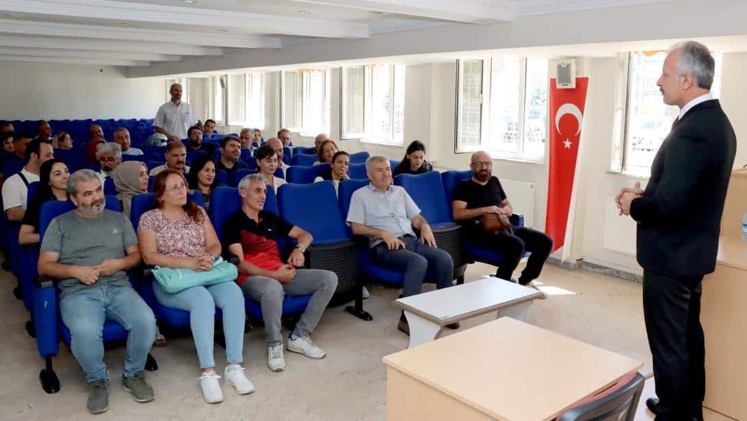 Millî Eğitim Müdürümüz Necati Yener, merkez ilçe zümre toplantıları kapsamında Sivas Lisesinde düzenlenen zümre toplantısına katılan Felsefe öğretmenleri ile bir araya geldi.