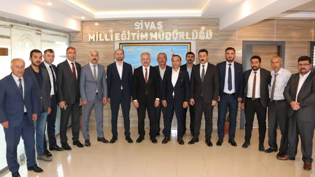 Milliyetçi Hareket Partisi Sivas Milletvekili Ahmet Özyürek, Millî Eğitim Müdürümüz Necati Yener'i ziyaret etti. 