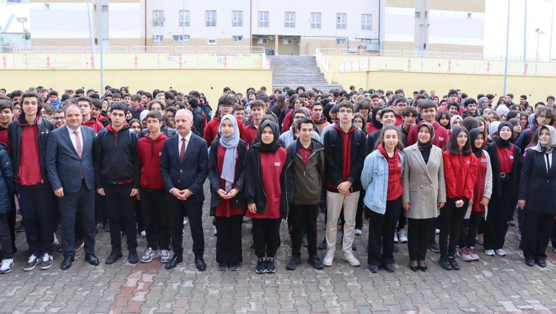 Sivas Milletvekili Rukiye Toy ve Millî Eğitim Müdürümüz Necati Yener, Sivas Fen Lisesi öğrenci ve öğretmenleri ile bir araya geldi. 