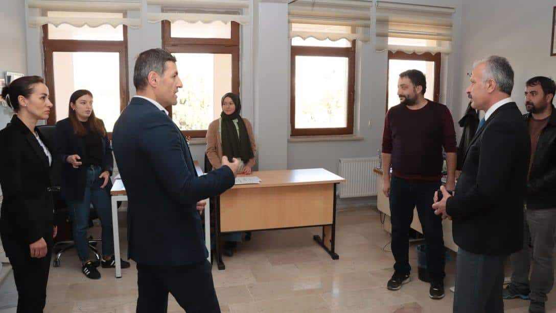 Millî Eğitim Müdürümüz Necati Yener, özel eğitim ve rehberlik hizmetlerinin verildiği Sivas Rehberlik ve Araştırma Merkezini ziyaret etti.