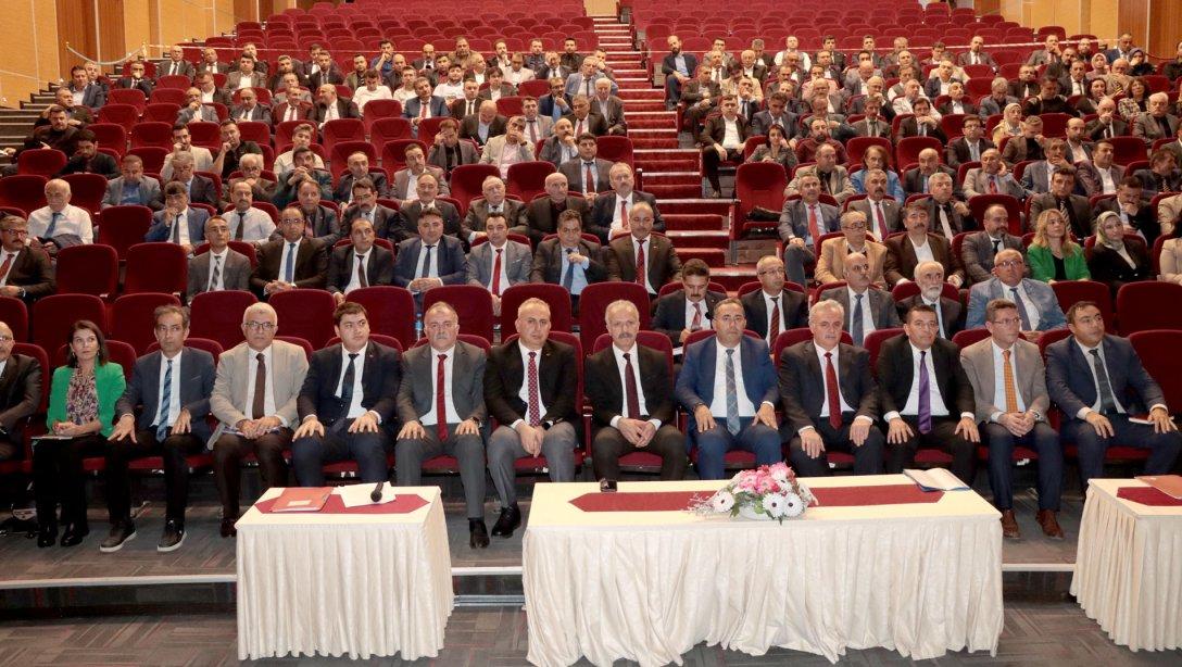 İl Eğitim Değerlendirme Toplantısı Millî Eğitim Müdürümüz Necati Yener Başkanlığında yapıldı. 