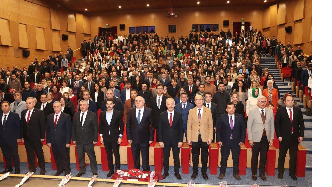 Sivas'ta 24 Kasım Öğretmenler Günü münasebetiyle kutlama programı düzenlendi. 