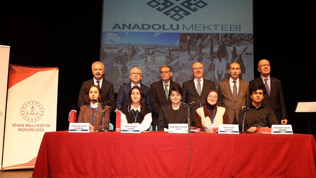 Sivas Valiliği himayesinde düzenlenen Anadolu Mektebi Yazar Okumaları Sivas Âşık Veysel Paneli açılış programı, Muhsin Yazıcıoğlu Kültür Merkezi'nde gerçekleştirildi.