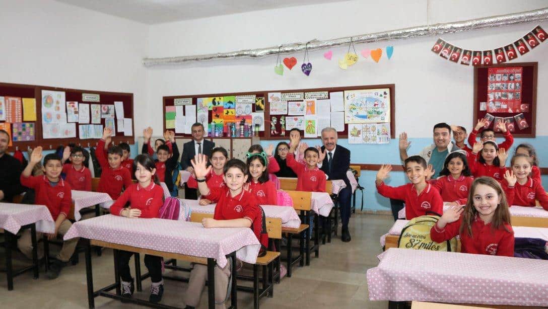 Millî Eğitim Müdürümüz Necati Yener, Şehit Üsteğmen Nizamettin Songur İlkokulu/Ortaokulunu ziyaret etti. Yener, Millî Eğitim Bakanlığınca düzenlenen 