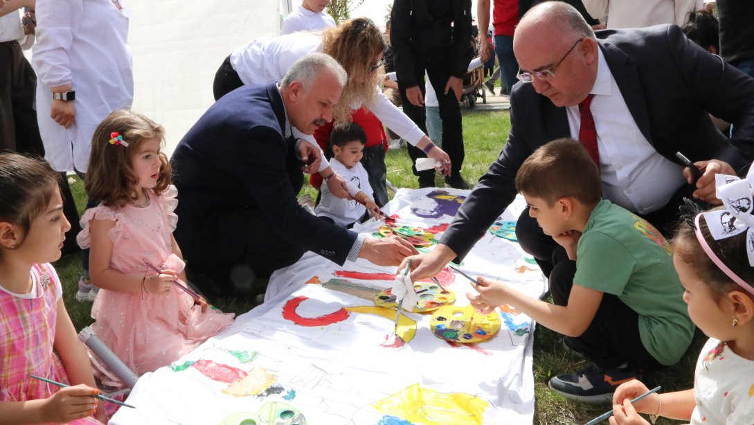 Sivas'ta 23 Nisan Ulusal Egemenlik ve Çocuk Bayramı kapsamında Çocuk Şenlikleri Programı düzenlendi. 