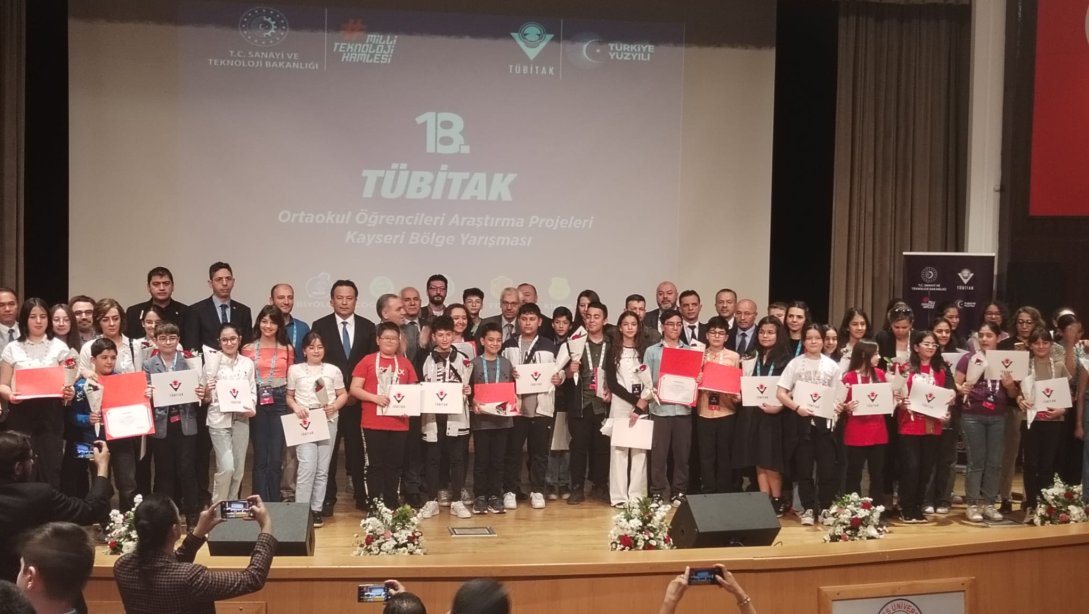 18. Ortaokul Öğrencileri Araştırma Projeleri Yarışmasında Sivas rüzgârı esti. Öğrencilerimiz, Kayseri'de düzenlenen yarışmada 6 birincilik, 4 ikincilik ve 2 üçüncülük olmak üzere toplam 12 ödülünün sahibi oldu.