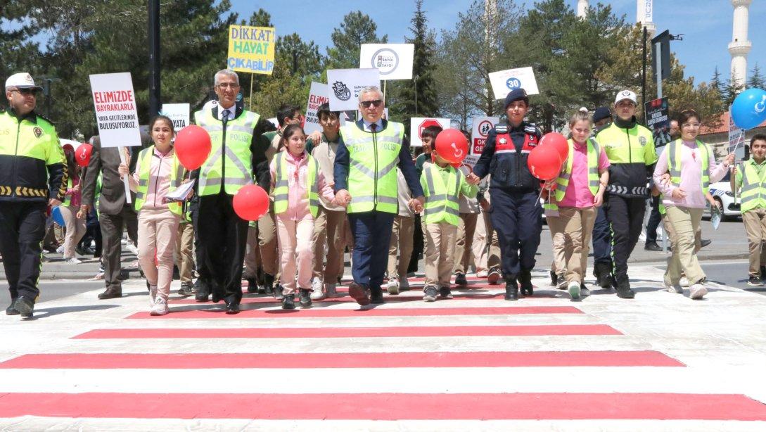Sivas'ta Trafik Haftası kapsamında farkındalık etkinliği gerçekleştirildi.
