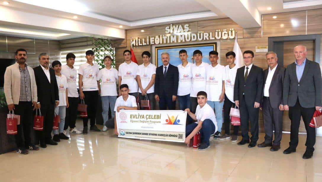 MEB Din Öğretimi Genel Müdürlüğü Evliya Çelebi Öğrenci Değişim Programı kapsamında Sivas'a gelen Adıyaman Safvan AİHL öğrencileri, Millî Eğitim Müdürümüz Necati Yener'i ziyaret etti.