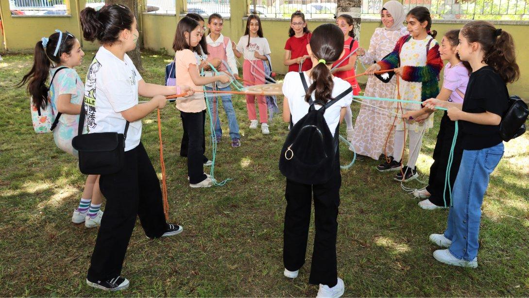 Sivas'ta ÇEDES Projesi kapsamında Yılsonu Kültür Şenliği Programı düzenlendi.