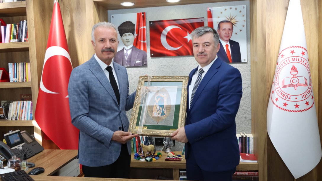 MEB Temel Eğitim Genel Müdürlüğü İzleme ve Değerlendirme Daire Başkanı Fatih Başak, Millî Eğitim Müdürümüz Necati Yener'i ziyaret etti. 