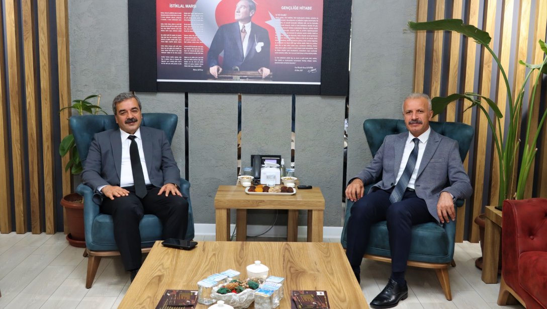 Sivas Bilim ve Teknoloji Üniversitesi Rektörü Prof. Dr. Mehmet Kul, Millî Eğitim Müdürümüz Necati Yener'i ziyaret etti.
