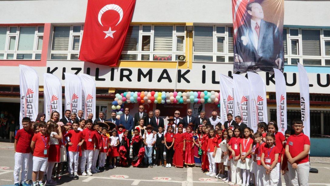 Sivas'ta İlköğretim Haftası, coşkuyla kutlandı.