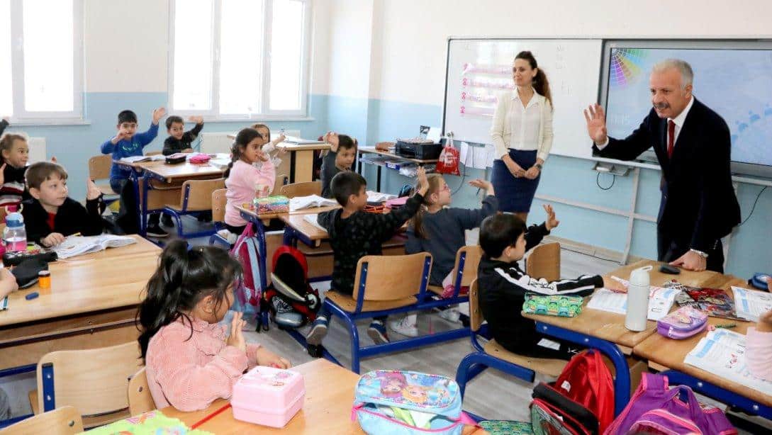 Millî Eğitim Müdürümüz Necati Yener, Tuzlugöl İlkokulunu ziyaret ederek öğrenci ve öğretmenler ile bir araya geldi.