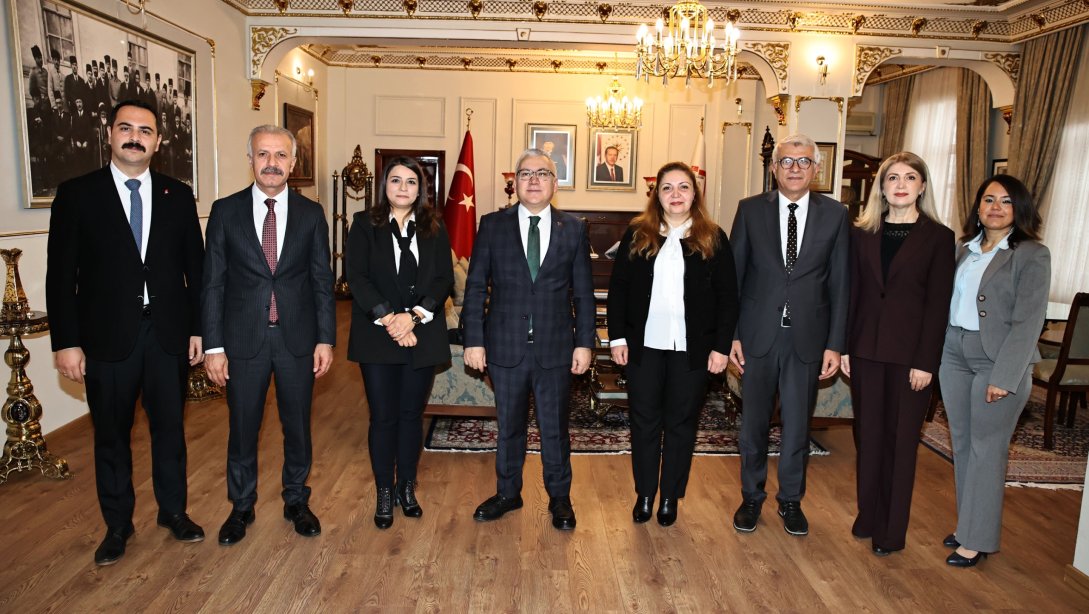 Millî Eğitim Müdürümüz Necati Yener ve beraberindeki öğretmenler 24 Kasım Öğretmenler Günü dolayısıyla Valimiz Yılmaz Şimşek'i ziyaret etti.