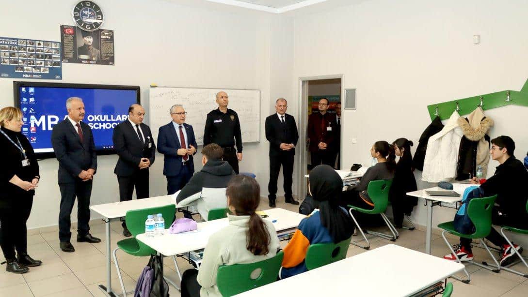 Valimiz Yılmaz Şimşek, Millî Eğitim Müdürümüz Necati Yener ile birlikte Medicana Eğitim Grubu MBA Okulları Sivas Kampüsünü ziyaret etti.