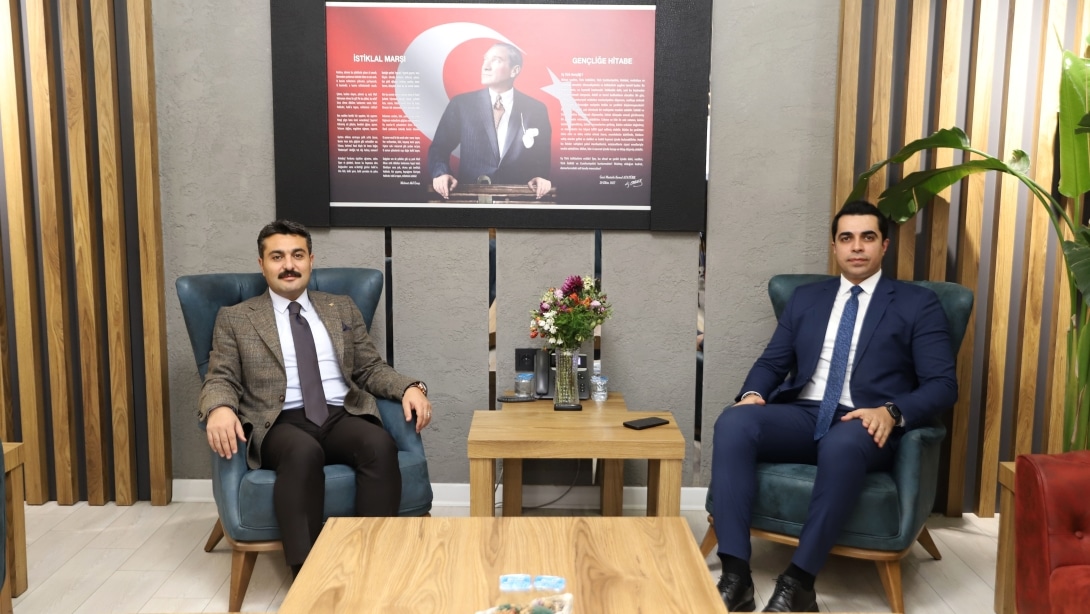 Divriği Kaymakamı Resul Tutay, Millî Eğitim Müdürümüz Fatih Erdoğan'a hayırlı olsun ziyaretinde bulundu. Ziyarette ilçede eğitim alanında yürütülen ve yürütülmesi planlanan çalışmalar üzerine görüş alışverişinde bulunuldu.