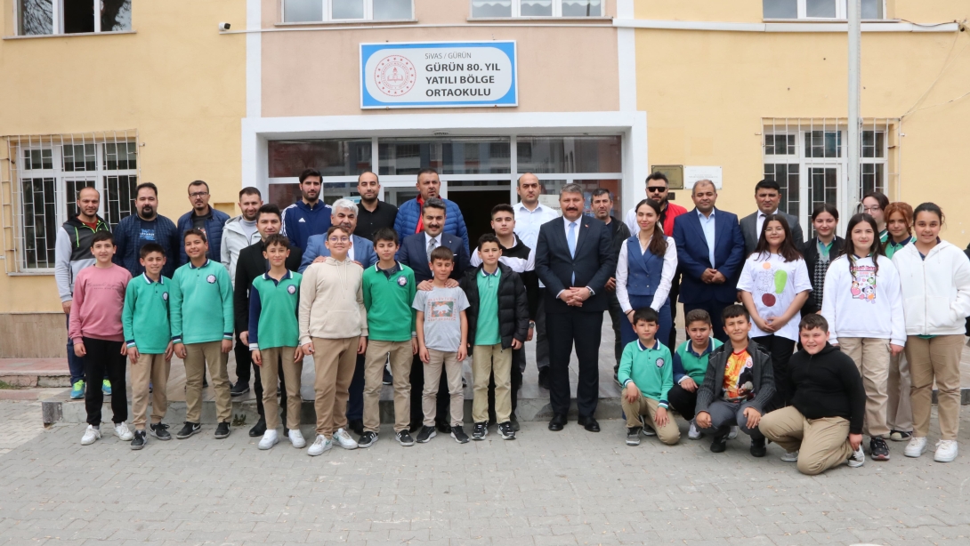 Millî Eğitim Müdürümüz Fatih Erdoğan, Gürün 80. Yıl Yatılı Bölge Ortaokulunu ziyaret etti.