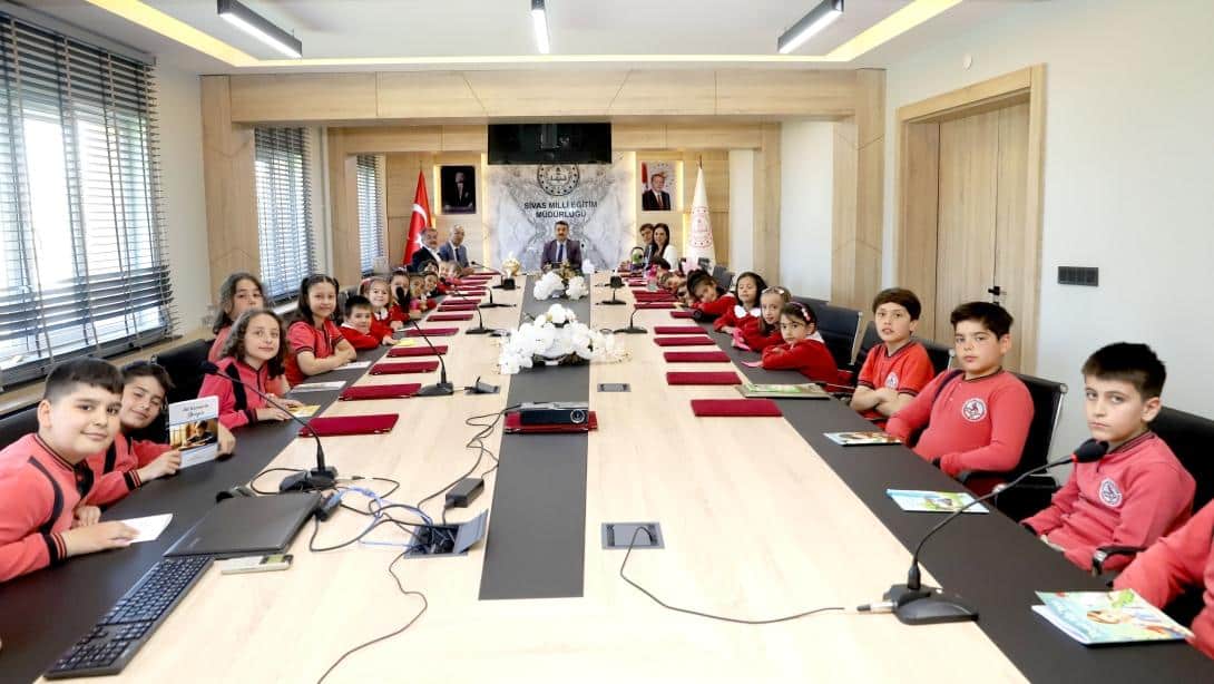 Şeyh Şamil İlkokulu öğrencileri Millî Eğitim Müdürümüz Fatih Erdoğan'ı ziyaret etti.