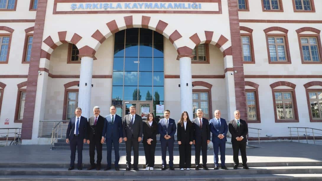 Millî Eğitim Müdürümüz Fatih Erdoğan, Şarkışla İlçe Millî Eğitim Müdürlüğünü ziyaret etti.