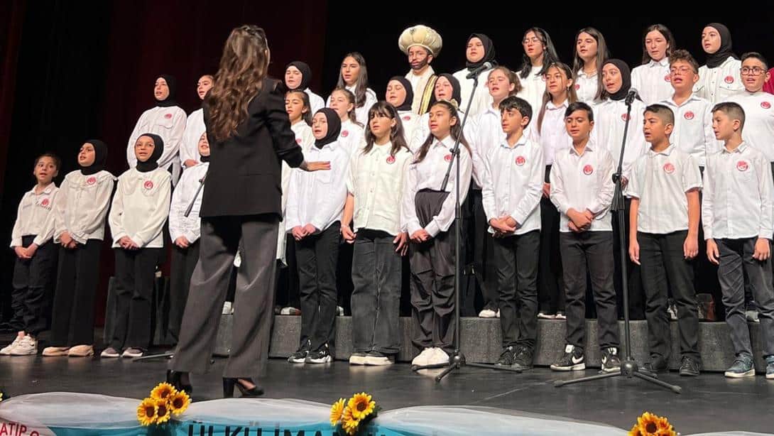 Sivas'ta İstanbul'un fethinin 572. yıl dönümü dolayısıyla program düzenlendi.