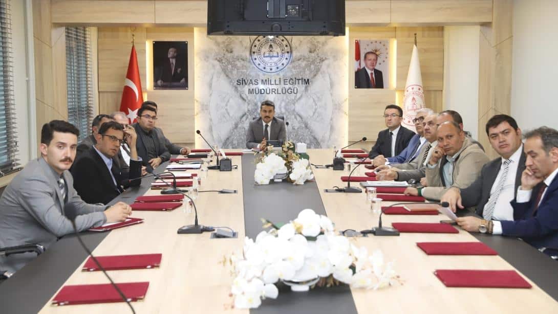 Türkiye Yüzyılı Maarif Modeli ve bu kapsamda Sivas'ta yürütülen çalışmalar bilgilendirme, değerlendirme ve koordinasyon toplantısında ele alındı.