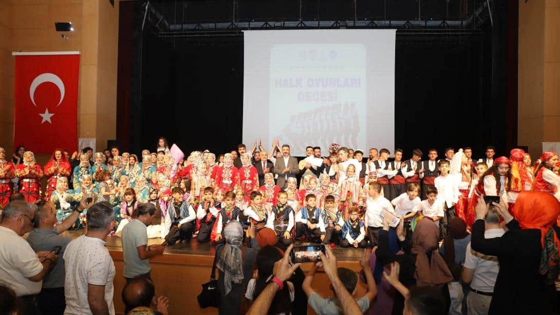 Sivas'ta hayat boyu öğrenme etkinlikleri kapsamında Halk Oyunları Şenliği düzenlendi.
