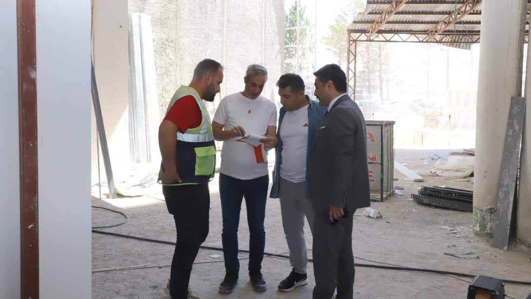 Millî Eğitim Müdürümüz Fatih Erdoğan ve Çevre, Şehircilik ve İklim Değişikliği İl Müdürü Mustafa Doğan, devam eden eğitim yatırımlarını yerinde inceledi.
