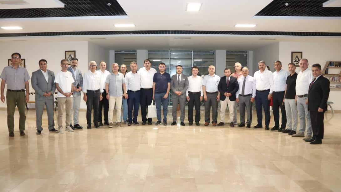 İsteğe bağlı yer değişikliği tercihinde bulunarak; Kahramanmaraş ve Kırşehir İl Millî Eğitim Müdürlükleri emrine atanan ve görevden ayrılan birim amirlerimiz için veda programı düzenlendi.