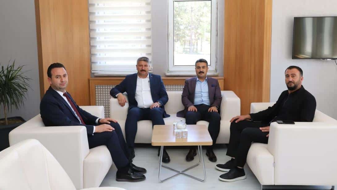 Millî Eğitim Müdürümüz Fatih Erdoğan, Gölova Belediye Başkanı Tevfik Ayan'ı ziyaret etti. 