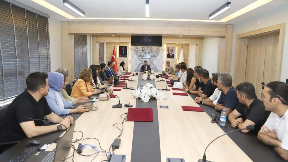 2025–2026 Eğitim-Öğretim Yılı Türkiye Yüzyılı Maarif Modeli İzleme-Değerlendirme Toplantısı Millî Eğitim Müdürümüz Fatih Erdoğan başkanlığında gerçekleştirildi.