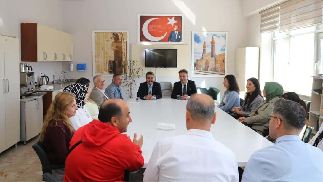 Millî Eğitim Müdürümüz Fatih Erdoğan Mesaisine Okul Ziyareti İle Başladı.